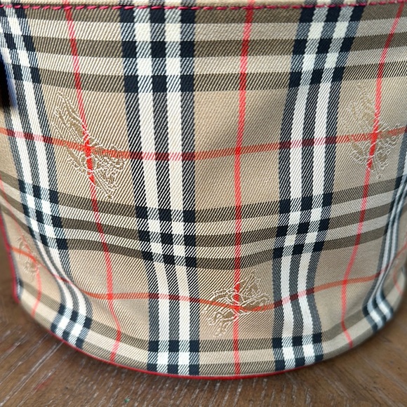 Burberrys Haymarket Check vanity bag - Picture 12 of 13